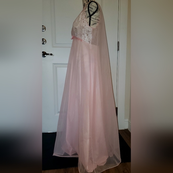 Vintage Vanity Fair Negligee - Picture 3 of 9